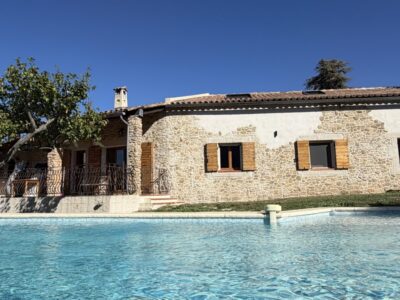 Villa 172 m² + studio 33 m²/ 1500 m² de terrain, piscine et vue DOMINANTE - PLAN D'AUPS SAINTE BAUME